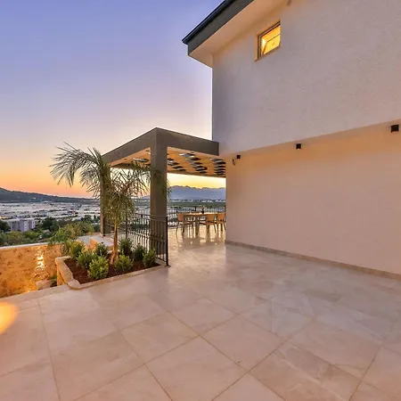 Etoo Yesilkoy (Mediterranean)